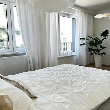 Apartment White 5 Min Airport